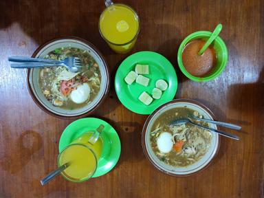 SOTO AYAM & DAGING BABAT BAROKAH H. IWAN