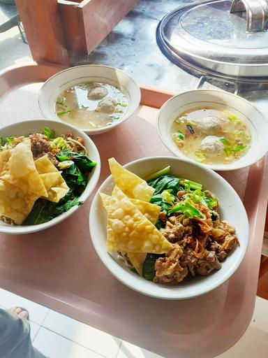 SOTO BETAWI DJIMAT DAN BAKSO/MIE AYAM DJIMAT