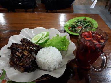 BEBEK AYAM BAKAR DAN GORENG SAMBAL IJO UJANG KUMISS