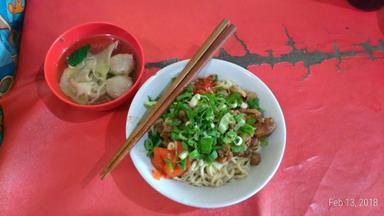 MIE AYAM MAS YANTO CABANG PRAMUKA