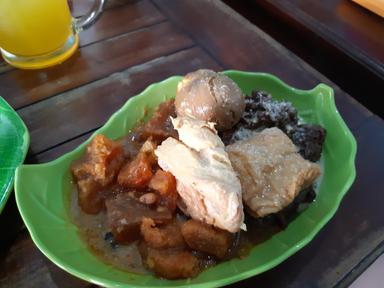 RUMAH MAKAN BU MUR