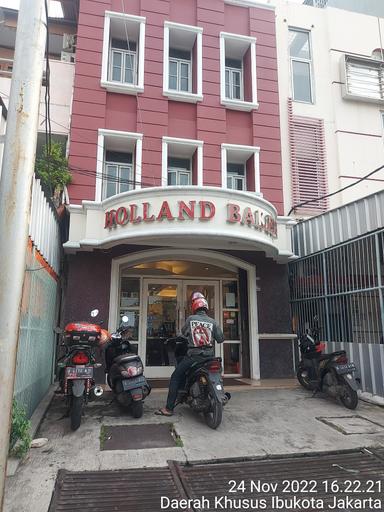 HOLLAND BAKERY PLUIT SAKTI SELATAN