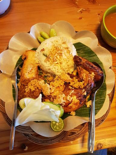 RUMAH MAKAN AYAM BAKAR 7 SAUDARA