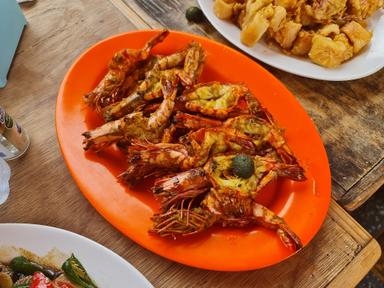 SEAFOOD & IKAN BAKAR SINAR MUARA ANGKE