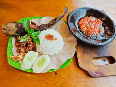 WARUNG SAMBEL DAMAS