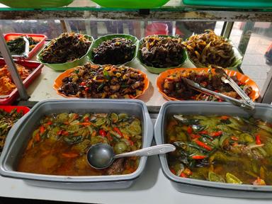 WARUNG SAYUR ASEM BETAWI MPOK HJ. IYUS