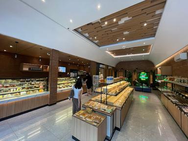 CAPITAL BAKERY & CAKE - PLUIT