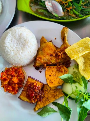 AYAM PENYET SURABAYA