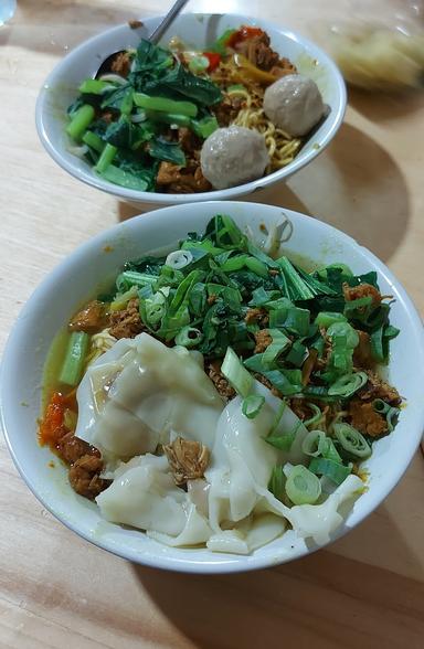 MIE AYAM CABE ULEG RAWAMANGUN