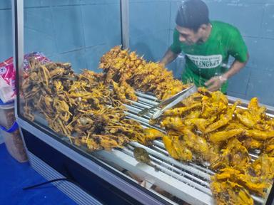 NASI UDUK DAN AYAM GORENG MAT LENGKET