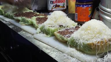 ROTI KUKUS & ROAST RAWAMANGUN (KURO JAKARTA)