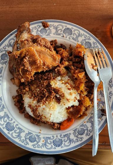 GUDEG BU HJ. AMAD - KALIURANG