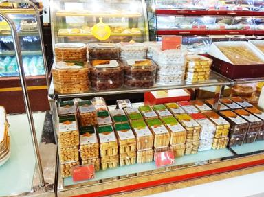 HOLLAND BAKERY - HAYAM WURUK