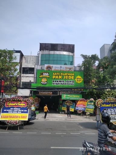 SATE KLATHAK DAN BAKMI JOWO PAK JEDE, MANGGA BESAR