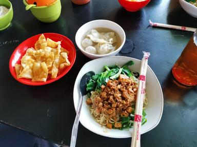 MIE AYAM GAUL SENAYAN