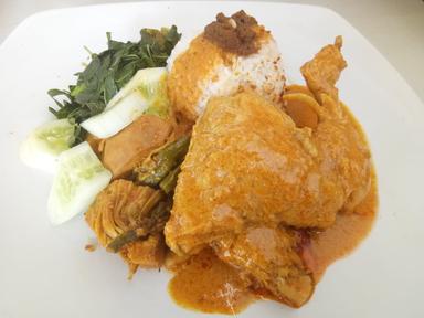 RUMAH MAKAN SURYA MASAKAN PADANG