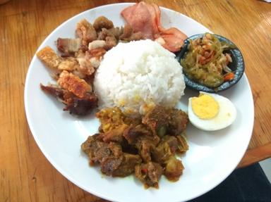 NASI CAMPUR EMANUEL