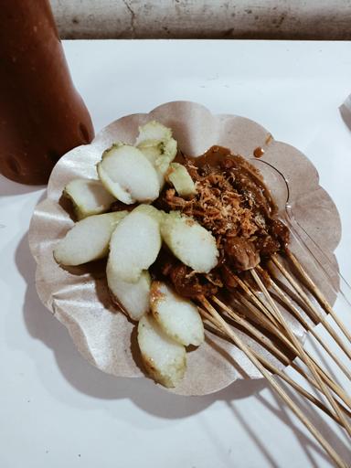 SATE AYAM KLONYOT CAK NUR DEPAN POSPOL