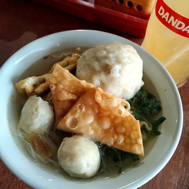 BAKSO SUPER & MIE AYAM KHAS SOLO TIGA PUTRI MAS YONO  GROUP.