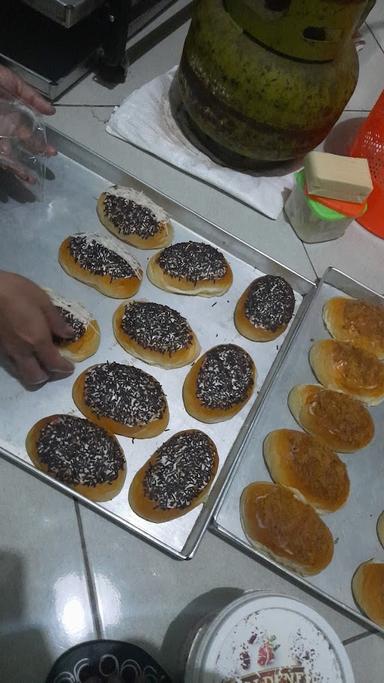 LIN'S SNACK (DONAT & ROTI)