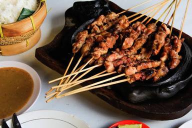 SATE AYAM KALKUN DAN KELINCI