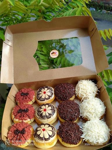 DONAT HANA CAKE AND COOKIES