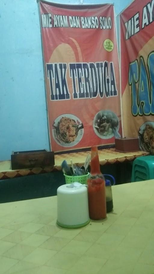 MIE AYAM BAKSO SOLO TAK TERDUGA