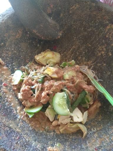 WARUNG GADO GADO MBA ATUN