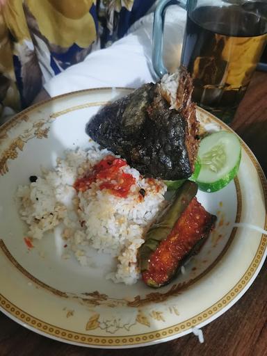 WARUNG NASI KUMETAP