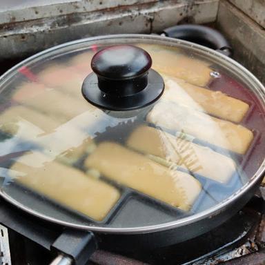 MARTABAK MANIS TELOR SUROTRUNAN