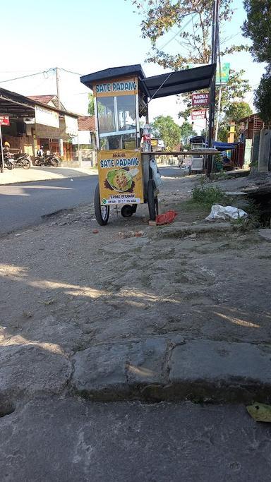 SATE PADANG EMPAT SAUDARA AMBO