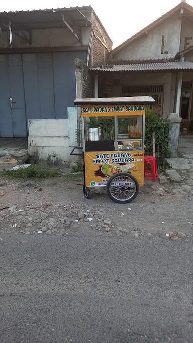 SATE PADANG EMPAT SAUDARA AMBO