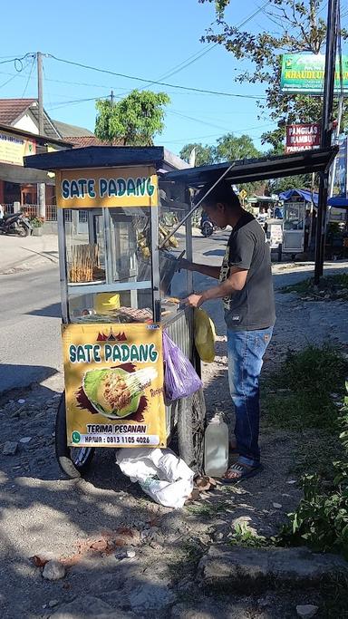 SATE PADANG EMPAT SAUDARA AMBO