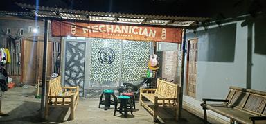 MECHANICIAN BARBER STUDIO