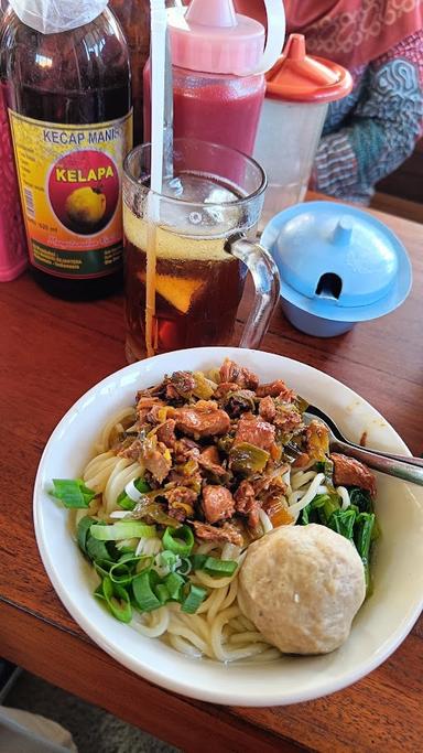 MIE AYAM DAN BAKSO OMAH BIRU