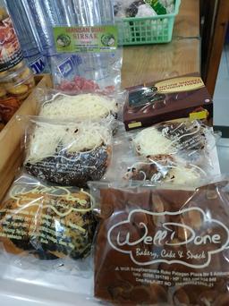 Photo's Well Done Bakery Cake & Snack