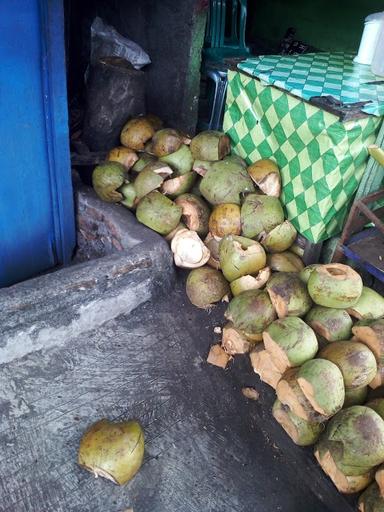 WARUNG ES DEGAN MBAK PUR