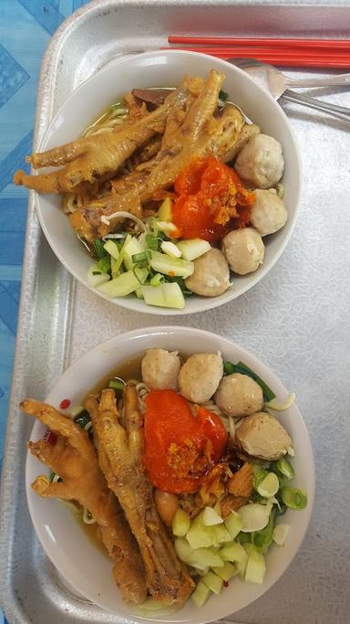 MIE AYAM DAN BAKSO BU NARMI