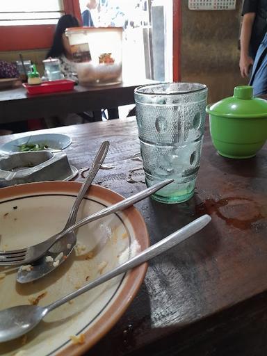 WARUNG MAKAN BU RIYATI