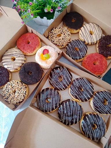 HALONA DONUTS