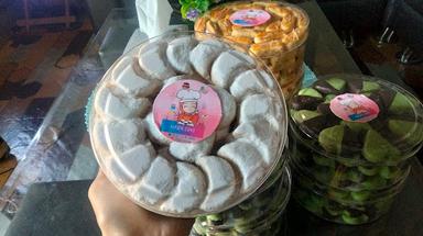 TOKO ROTI MBAK LILI ( ALFIZH CAKES )