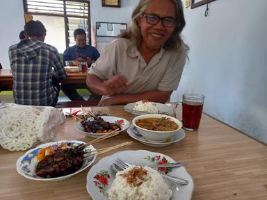 WARUNG SATE TARYO