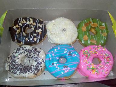 TIM.TOM DONUTS KACANGAN