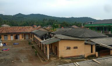 PESANTREN AL MUHAJIRIN