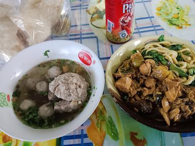 MIE BASO BAROKAH(BASO RUDAL SOLO)