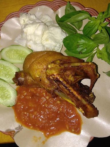 PECEL LELE DAN AYAM GORENG PESONA