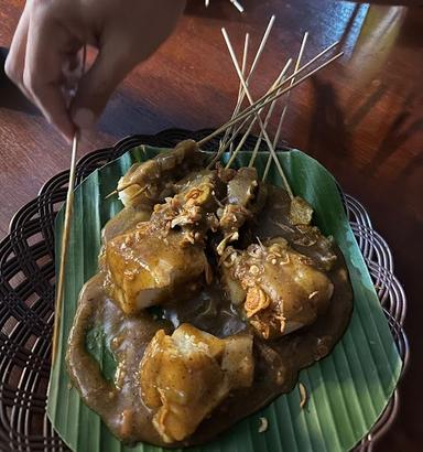 SATE PADANG PARIAMAN AJO HERRY