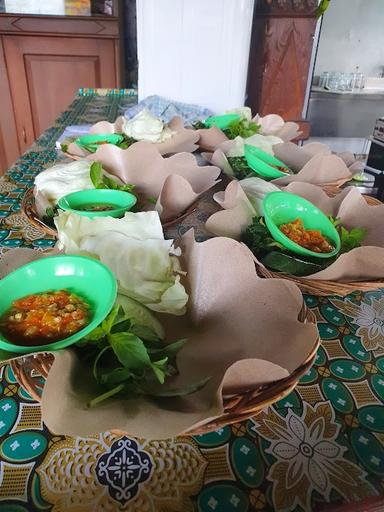 AYAM GORENG KAMPUNG BU TITIK