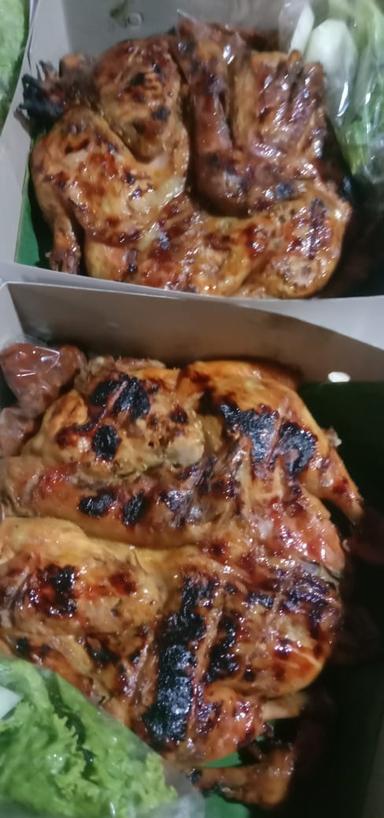 IKAN BAKAR DAN AYAM BAKAR BU VIVID, ARGOMULYO