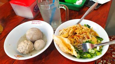 MIE AYAM & BAKSO URAT MANUNGGAL ROSO